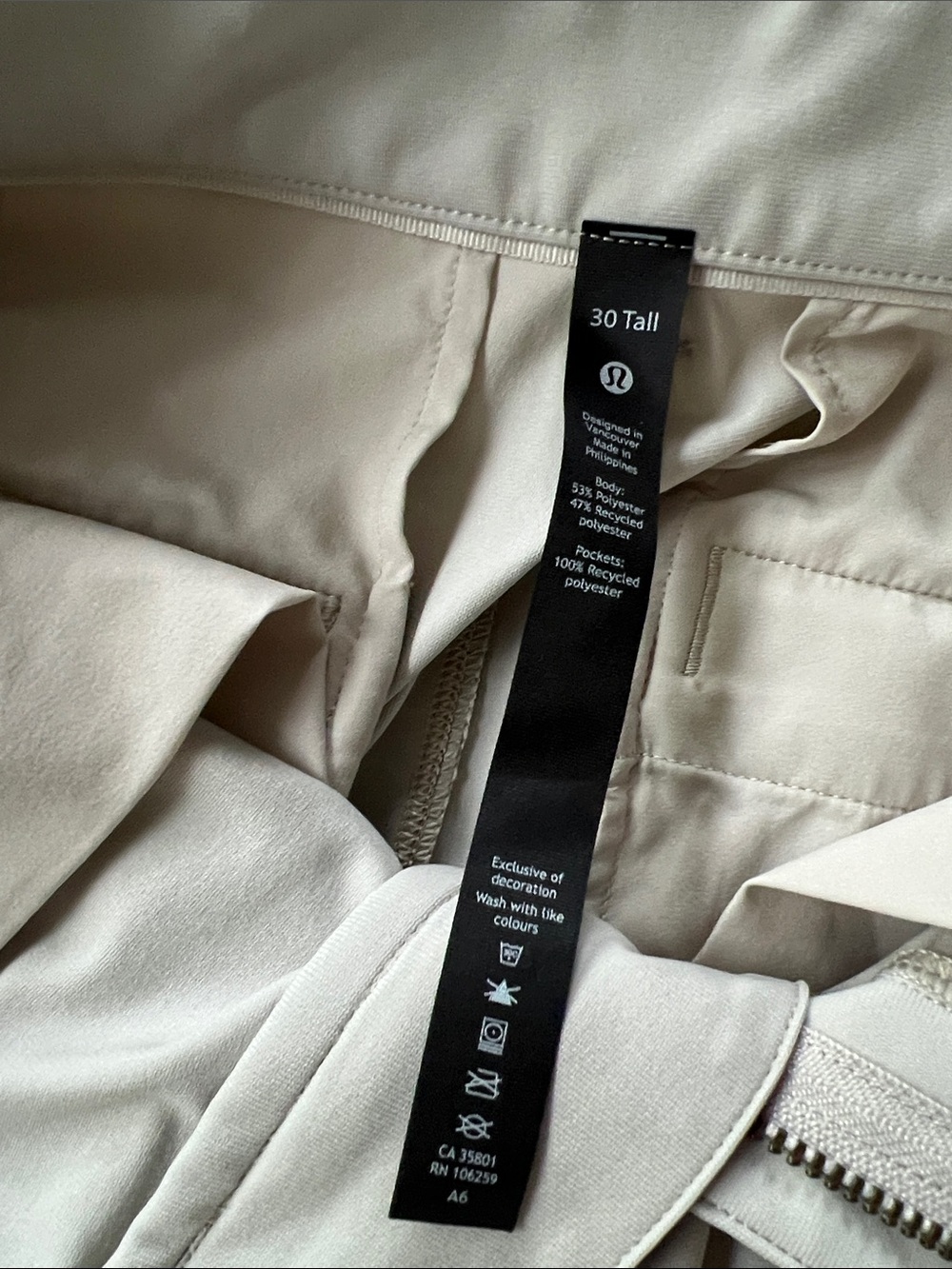 lululemon athletica Men’s Chinos in Light Beige